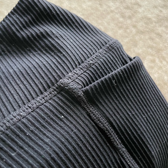 Sukksess Ribbed No-Front-Seam Leggings with Pockets - Picture 8 of 8